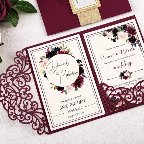 Vista 3 de 50 invitaciones de boda personalizadas de 4.7 x 7 pulgadas, cortadas con láser burdeos, con sobres, bolsillo hueco rosa y purpurina dorada