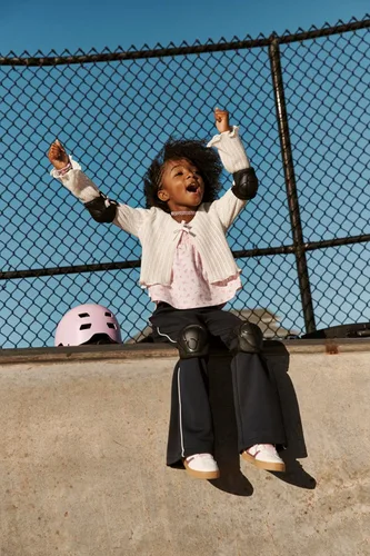 Vista 3 de The Children's Place Cárdigan de capas de manga larga acampanada con lazo frontal para niña