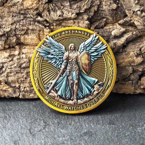 Vista 5 de La moneda de desafío del Arcángel Miguel vela por nosotros - Salmo 91:10-11 Moneda coleccionable religiosa inspiradora con estuche protector Paquete