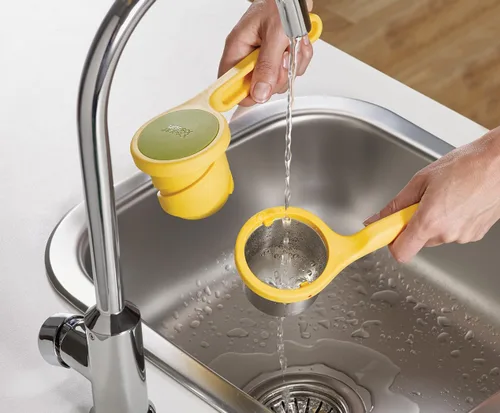 Vista 5 de Exprimidor ergonómico, con giro, de acero inoxidable Joseph Joseph, prensa de cítricos, Amarillo