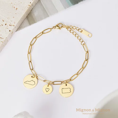 Vista 3 de MignonandMignon Pulsera de amistad de larga distancia con dije grabado del estado, joyería hecha a mano personalizada para mamá para mejor amiga