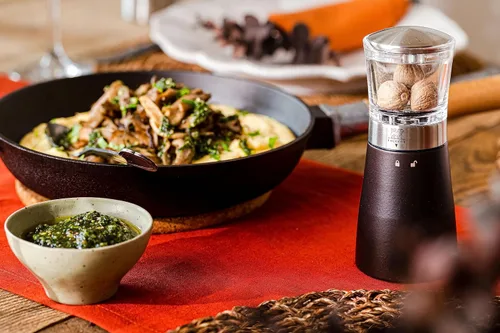 Vista 3 de Peugeot - Molino de nuez moscada manual Madras - Molinillo de especias - Acero inoxidable, acrílico y madera de haya, chocolate