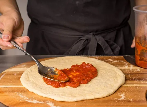 Vista 9 de Chef Pomodoro - Espátula de madera natural de acacia para pizza, tabla de embutidos, pala para pizza, para hornear pan y pizza casera - Uso
