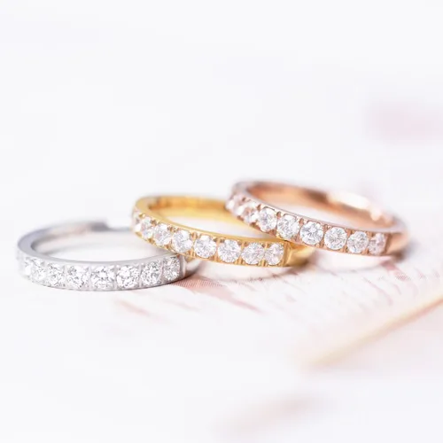 Vista 3 de Tigrade - Anillos de eternidad para mujer de 3 mm y titanio con la mitad cubierta de circonita cúbica para matrimonio y compromiso