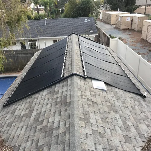 Vista 6 de SolarPoolSupply Panel solar de calentador de piscina de grado industrial: sistema de montaje superior sin tirantes de viento alto y máxima