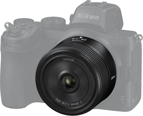 Vista 4 de Nikon NIKKOR Z 28mm f/2.8 Compact standard prime lens for Z series mirrorless cameras Nikon USA