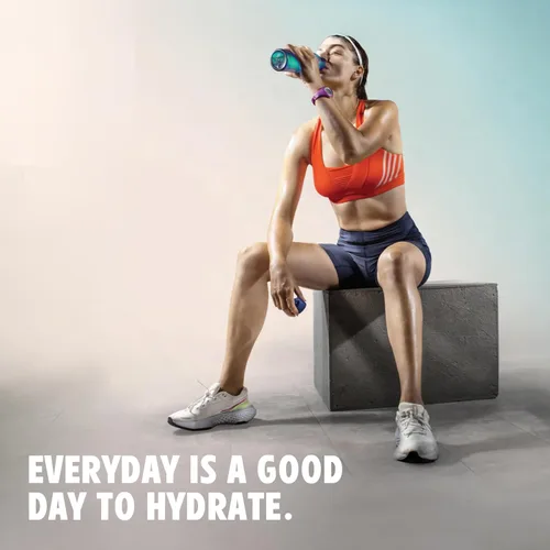 Vista 4 de Polvo para preparar bebida natural de electrolitos, libre de gluten, contenedor con 80 porciones, marca Vitalyte, cítrico (Cool Citrus)