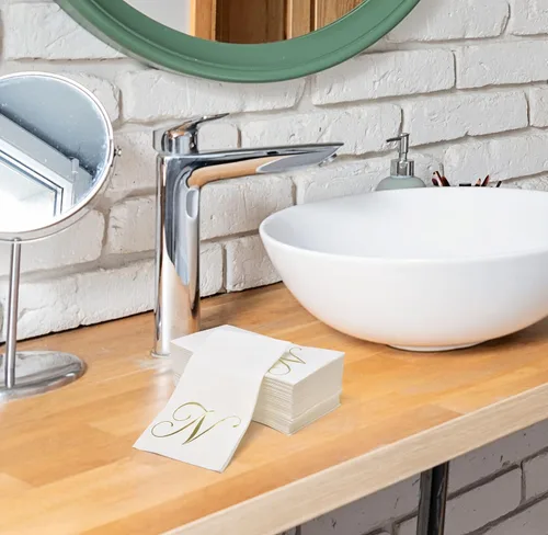 Vista 5 de Gift Boutique 100 servilletas doradas con monograma para invitados, paquete de papel desechable con letra N, elegante servilleta de mano de lámina