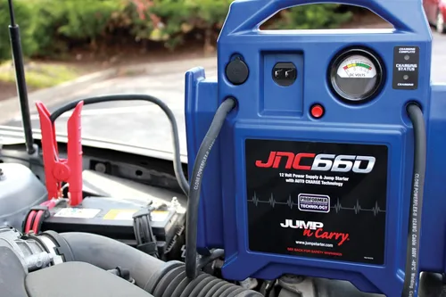 Vista 2 de Clore Automotive Jump-N-Carry JNC660 Arrancador de Salto de 1700 Amperios Pico 12 Voltios, Azul