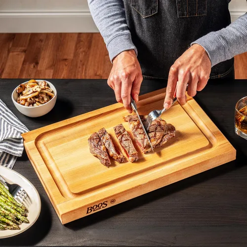 Vista 8 de John Boos BBQ Series Tabla de cortar rectangular de madera de arce de 18 x 12 pulgadas, 1.5 pulgadas de grosor, bloque de carnicero reversible