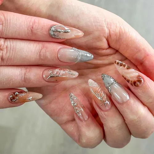 Vista 40 de Uñas postizas a presión en forma de almendra, uñas falsas medianas con diseños de arcos 3D, perlas y strass, puntas francesas, uñas a presión