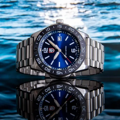 Vista 9 de Luminox Pacific Diver Sea Series - Reloj analógico de buceo para hombre, color plateado y azul de 1.732in, Buceador