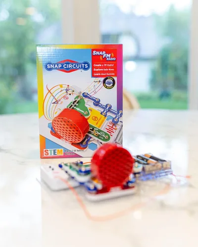Vista 2 de Snap Circuits - Kit de radio FM Kit de descubrimiento electrónico