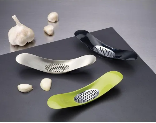 Vista 2 de Joseph Joseph Rocker – Prensador de ajos, prensa y pica, Verde