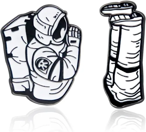 Anime Chainsaw Pochita Brooch Pins - Makima Pochita Cosplay Enamel Pins - Metal Badge Jewelry Accessory for Backpack Clothes Caps