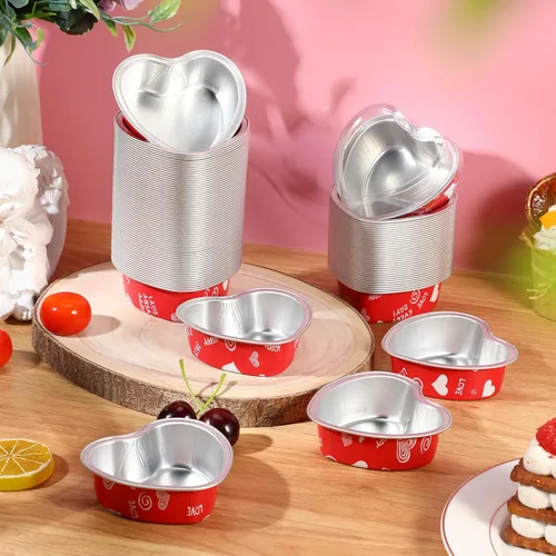 Vista 4 de Domensi Juego de 100 moldes de papel de aluminio en forma de corazón, mini tazas para cupcakes con tapas, molde para flan, desechables, para el día