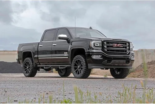 Vista 4 de Rough Country Kit de elevación de 3.5 pulgadas con muelles M1/amortiguadores traseros M1 para Chevy Silverado y GMC Sierra 1500 (2007-2013) - Brazos