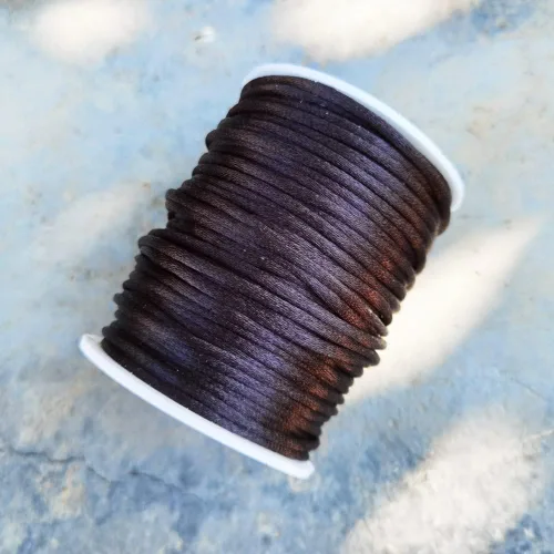 Vista 2 de INSPIRELLE Cordón de satén de 3mm negro, cordón de seda Rattail, hilo de nudo chino para hacer joyas, carrete de 50 yardas