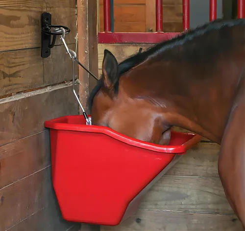 Vista 2 de Perchas de cubo de metal para puestos de caballos - Soporte de cubo de montaje en pared para alimentación de granos - Negro