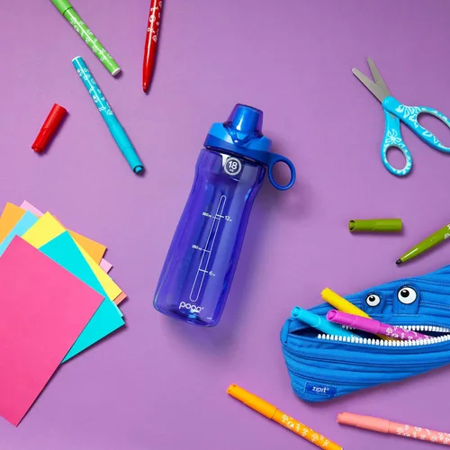 Vista 2 de Pogo Botella de agua plástica de 18 onzas con tapa de popote y asa de transporte, reutilizable, sin BPA, apta para lavavajillas, perfecta