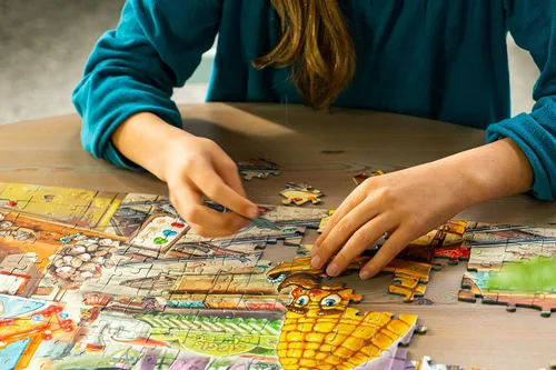 Vista 4 de Ravensburger Escape Kids - Rompecabezas de 368 piezas para niños – 12936 – una experiencia de sala de escape en forma de rompecabezas