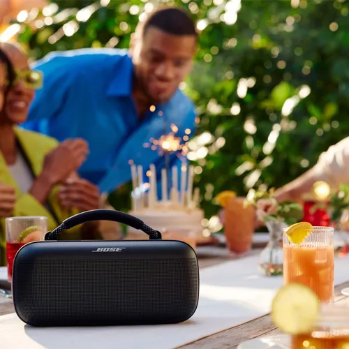 Vista 6 de Bose Altavoz Bluetooth SoundLink Max + funda de viaje rígida y cable auxiliar con enchufe USB