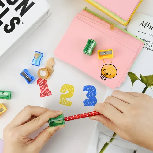 Vista 5 de Sacapuntas de plástico de colores – 96 piezas de sacapuntas manual para niños con tapa – Mini mano con tapa