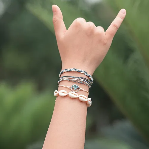 Vista 3 de FANCY SHINY - Pulseras de cuerda ondulada, bonitas pulseras de caracolas, joyería bohemia de moda, regalos para adolescentes, niñas, paquete