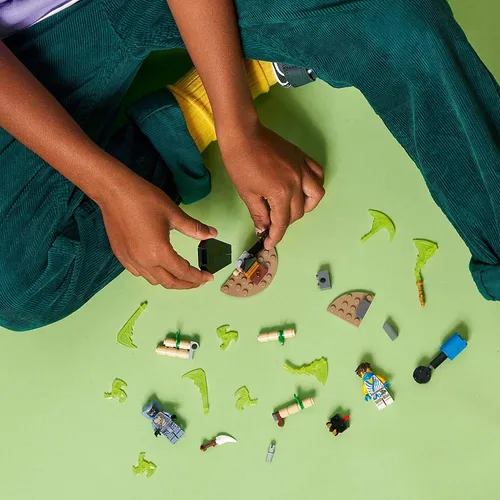 Vista 5 de LEGO NINJAGO Epic Battle Set – Jay vs. Serpentine 71732 Building Kit; Ninja Playset Featuring Spinning Battle Toy, New 2021 (69 Pieces)