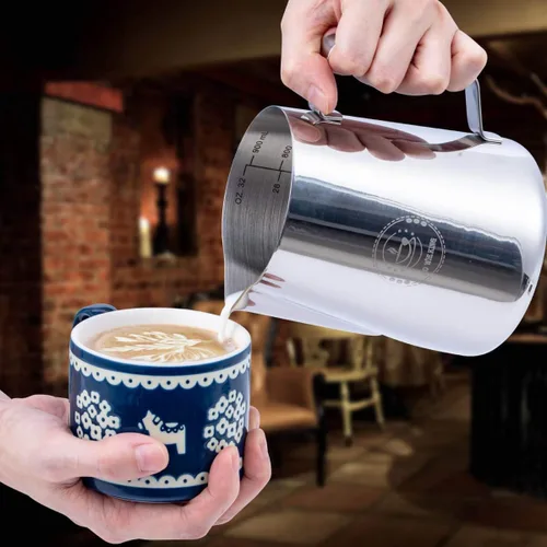 Vista 5 de Jarra de espuma de leche de 50 onzas, taza espumadora de leche de 1500 ml, jarra vaporizadora de leche de 50 oz, jarras de acero inoxidable, jarra