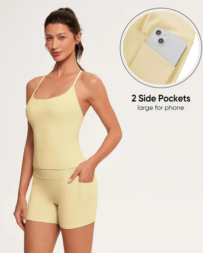 Vista 3 de OMKAGI Conjuntos de entrenamiento de 2 piezas para mujer, lindas camisetas sin mangas con espalda en Y, pantalones cortos con bolsillos