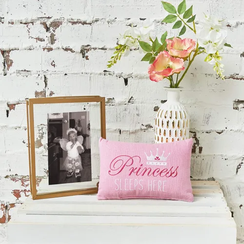 Vista 3 de C&F Home Pink Princess Sleeps Here - Almohada decorativa pequeña de 6 x 9