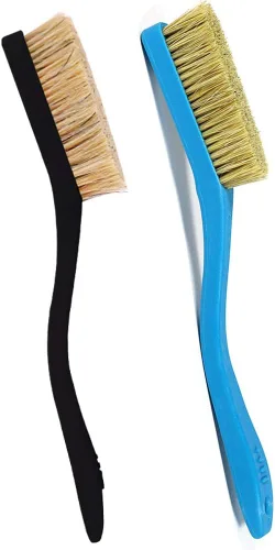 TWO STONES Cepillo de escalada y boulder con cerdas naturales firmes de pelo de jabalí y mango duradero, cepillo de tiza para escalada diseñado para