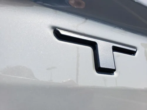 Vista 15 de EyeCatcher Pro Series - Letras insertas para portón trasero compatibles con Tacoma 2016-2023 (bandera americana BLKCHRMBLK)