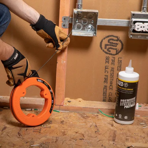 Vista 10 de Klein Tools 56331 - Cinta pasacable, extractor de alambre de acero con doble punta de bucle, carcasa y mango optimizados, 1/8 pulgada x 50 pies