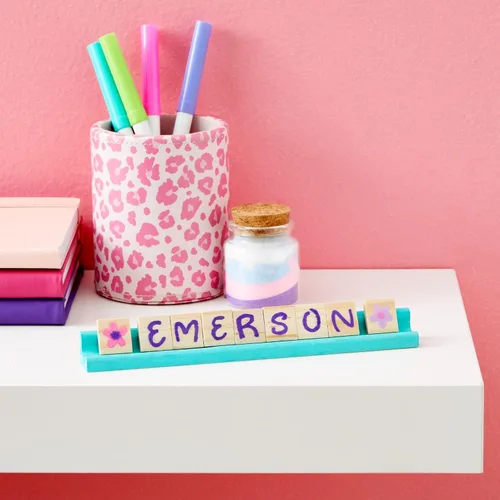 Vista 2 de Bright Creations Wooden Scrabble Tile Holder - Game Organizer with Scrabble Trays - Craft Display for Letter Tiles - Space-Saving Racks - Pack of