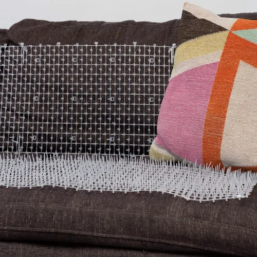 Vista 3 de Rollo extra ancho para perros Tapete de entrenamiento de mascotas de plástico 6.5 pies, 17.5 pulgadas Mantén a los perros fuera del sofá