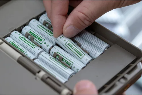 Vista 2 de Moultrie Baterías AA, blancas (MCA-13295) 16 unidades (paquete de 1)