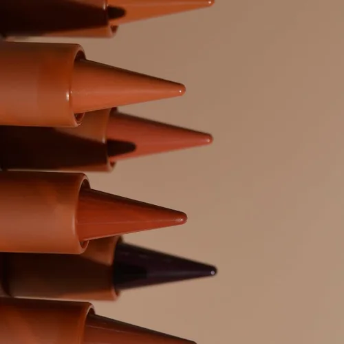 Vista 9 de Juego de lápiz delineador y lápiz labial 2 en 1 con gradiente - Logra un contorno impecable y un efecto ombre gradual con forma de crayon y punta