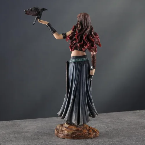 Vista 4 de Veronese Design Morrigan - Escultura de resina pintada a mano con la diosa celta del nacimiento y la batalla, de 11 pulgadas