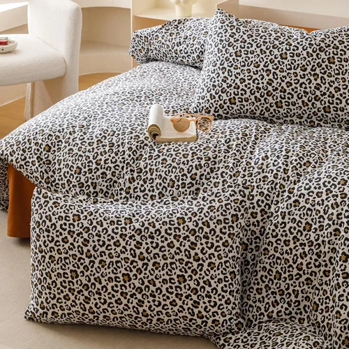 Vista 379 de CLOTHKNOW Juego de edredón de 3 piezas a cuadros color beige óxido, tamaño Full, juego de ropa de cama de cuadros edredón terracota con 2 fundas