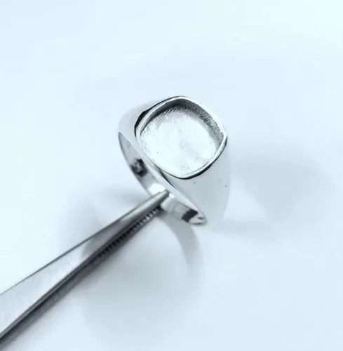 Vista 3 de Anillo cuadrado de plata de ley 925 con forma de cojín para hombre, ajuste de bisel en blanco, 0.49 x 0.39 pulgadas, base de anillo en blanco