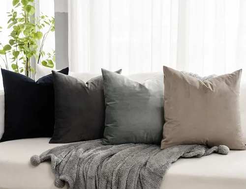 Vista 2 de Juego de 2 fundas de almohada de terciopelo suave negro de 14 x 14 pulgadas para sofá, cama, sala de estar, fundas decorativas de lujo cuadradas