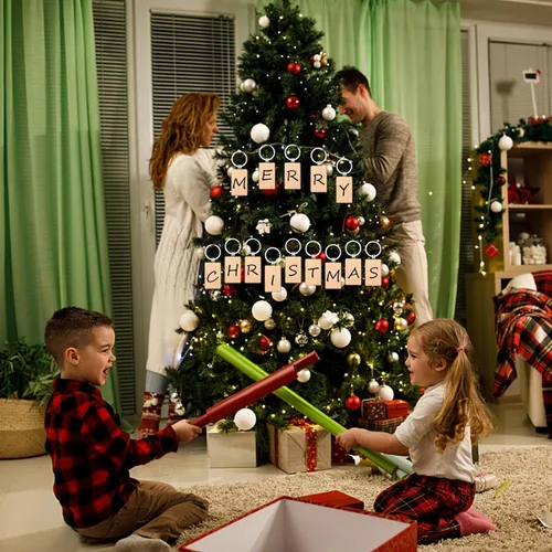 Vista 6 de Yangbaga 100 piezas de rebanadas de madera natural, llavero de madera en blanco sin terminar para grabado láser, manualidades de Navidad, círculos