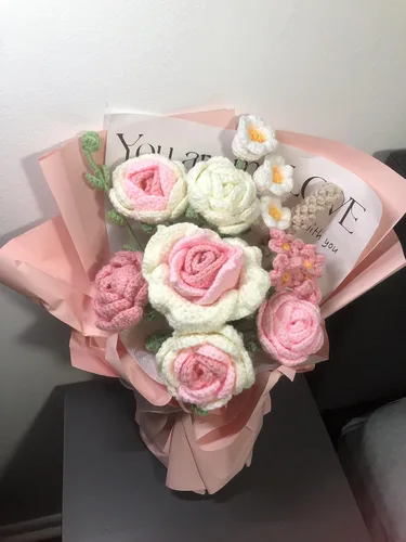 Vista 6 de COMPSTUDIO Regalos de rosas de San Valentín para ella, ramo de flores de ganchillo de rosas, decoración del hogar, para mamá, esposa, novia Clavel