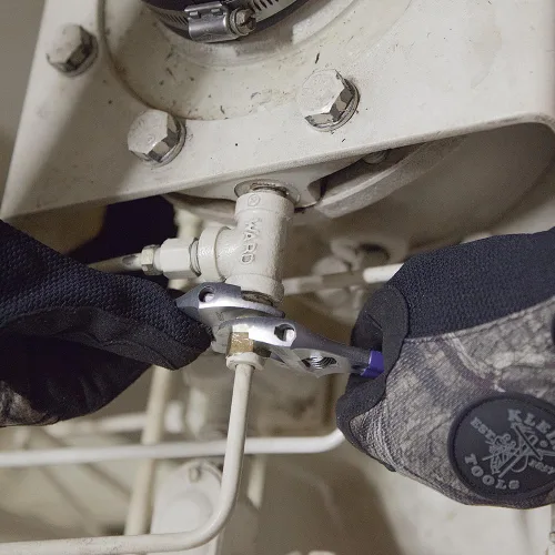 Vista 7 de Klein Tools D86934 Llave ajustable, forjada con mandíbula más delgada y un acabado cromado pulido, 6 pulgadas