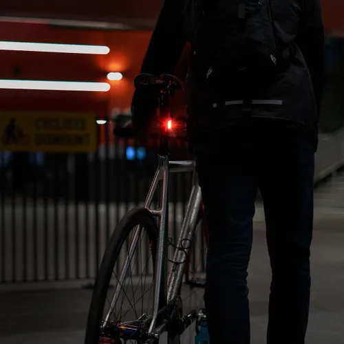 Vista 3 de Knog Frog Bike Headlight and Tail Light Set - USB-C Rechargeable Bicycle Light with 40 Lumen Front & 20 Lumen Rear Output, 9 Modes, Flexible Mount