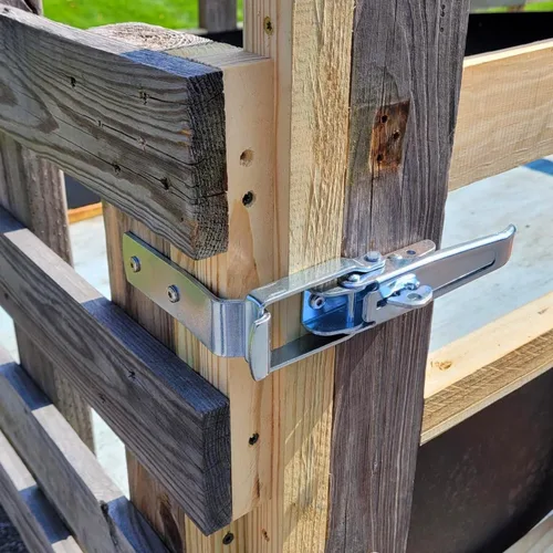 Vista 4 de Pestillos de puerta de elevación de remolque utilitario, piezas de manija de puerta de remolque RV para caravana, accesorios de repuesto