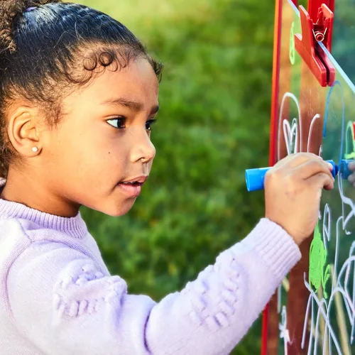 Vista 3 de Colorations 4WAPE - Caballete ajustable con marco de metal para interiores y exteriores con paneles acrílicos de pintura para cuatro niños