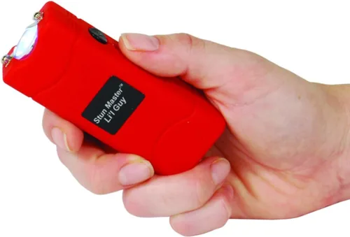 Vista 3 de Nuevo 60,000 voltios Stun Master L'il Guy Compact Red Linterna Stun Gun Combo con funda de cuero sintético